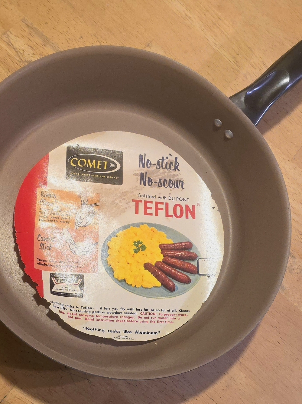 Vintage 1960s NWT Mirro Comet Teflon Frying Pan in Taupe with Long Handle